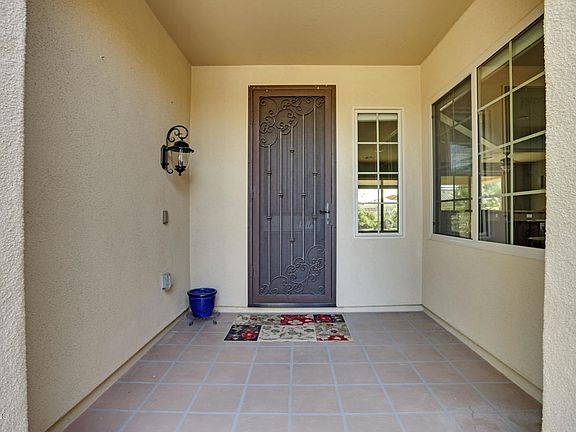 FOYER ENTRY