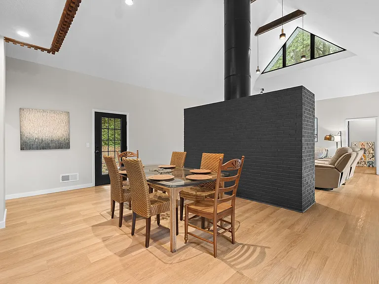 211 Wendwood Dr — Photo 23