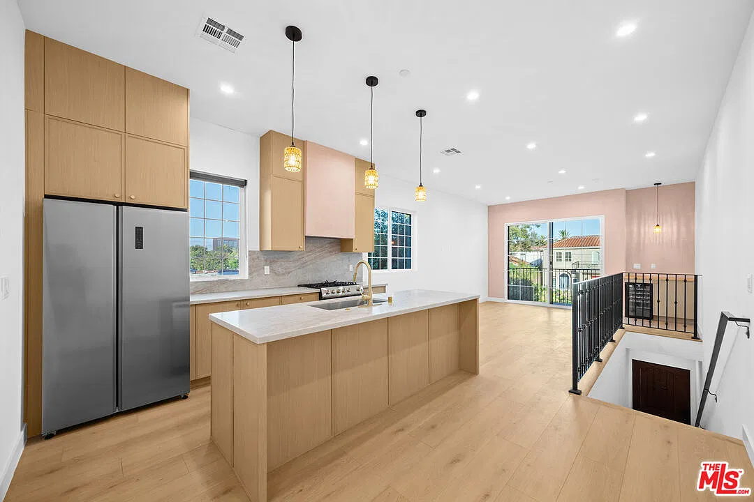 3 bed, 3.5 bath, 1884 sqft, $5,245 — Photo 1