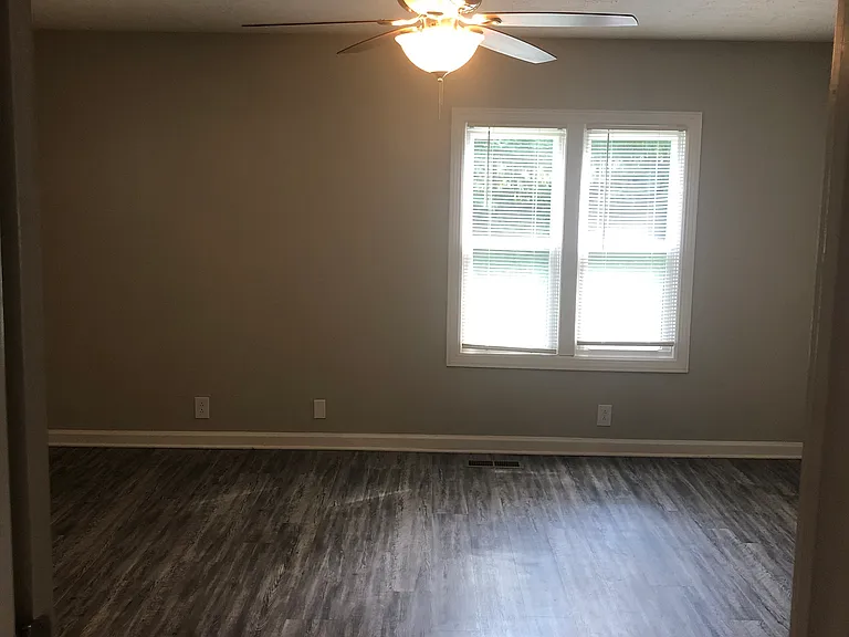 1290 Louisville Hwy — Photo 14