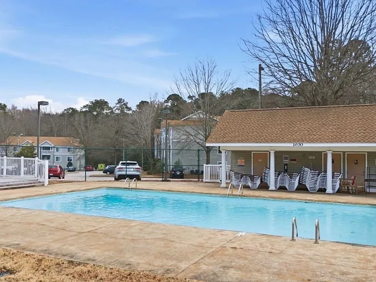 1411 Collegiate Cir #302 — Photo 3
