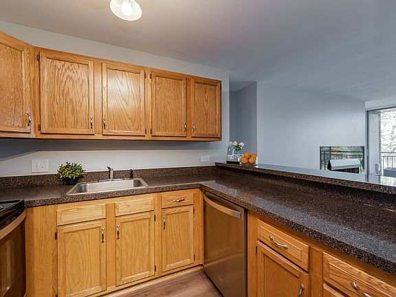 4th image of 5810 Oakwood Dr Unit 2G