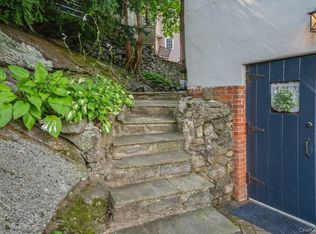 17 Valley Rd, Larchmont, NY 10538