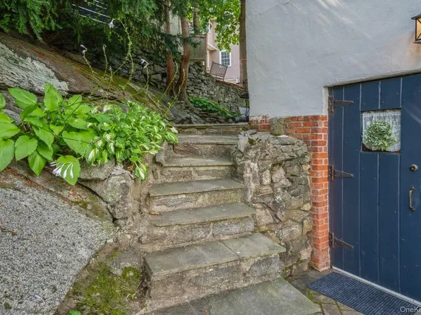 17 Valley Road, Larchmont, NY 10538