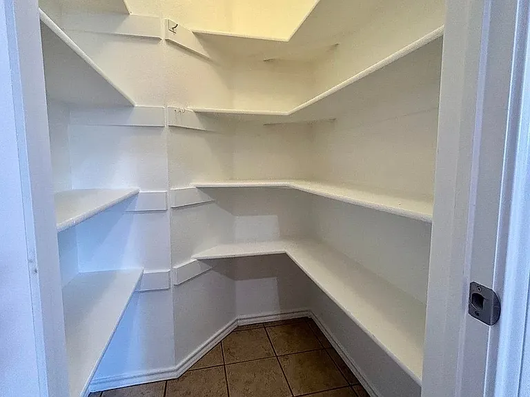 518 Morningside Ct — Photo 10
