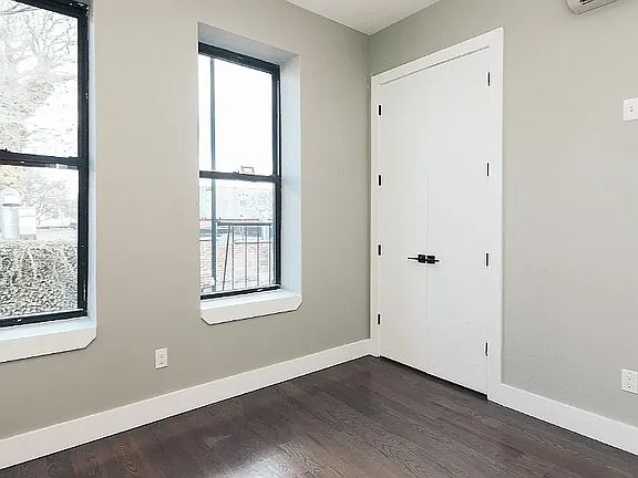 5th image of 659 Seneca Ave APT 2L