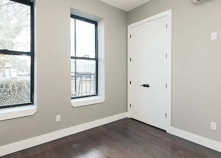 659 Seneca Ave #2L — Photo 5