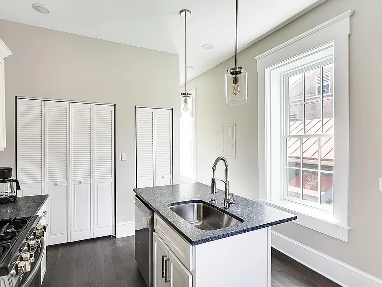 837-839 E Washington St #839-2 — Photo 9