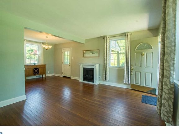 4th image of 1504 Olive St