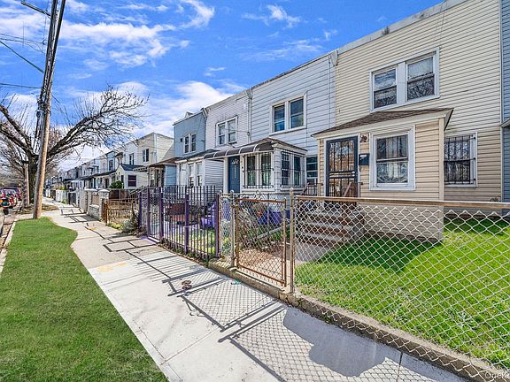 3rd image of 15050 Foch Boulevard