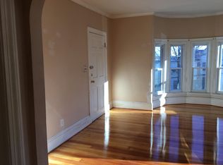 31 Arlington St, Lowell, MA 01854