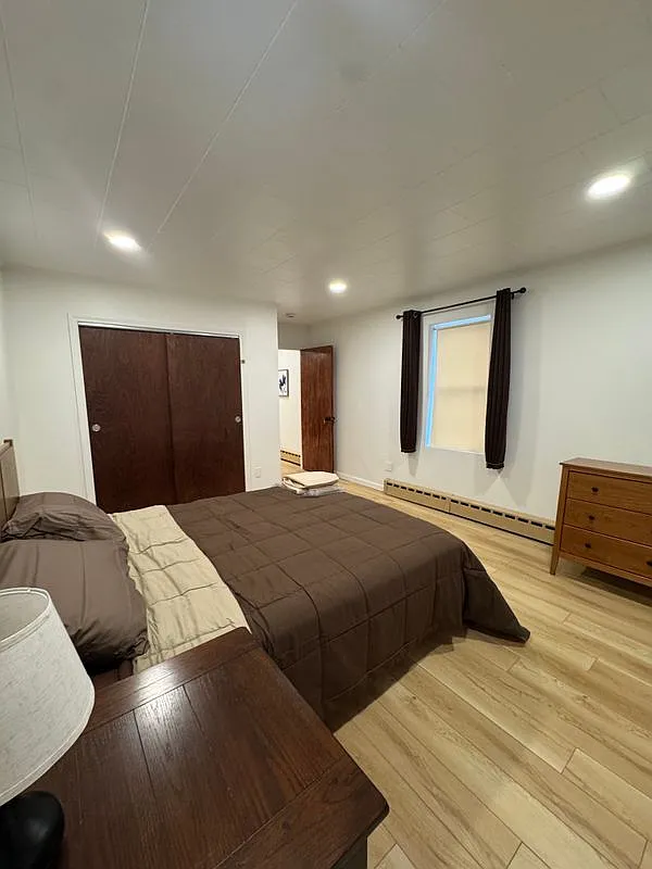 3 bed, 1.0 bath, 1458 sqft, $2,500 — Photo 4
