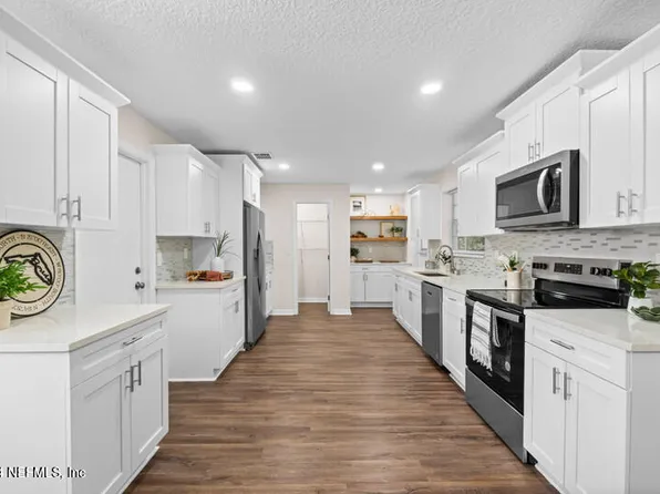 1524 OAK RIDGE Drive W, Jacksonville, FL 32225
