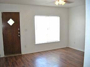 3rd image of 800 S Vanderveer St