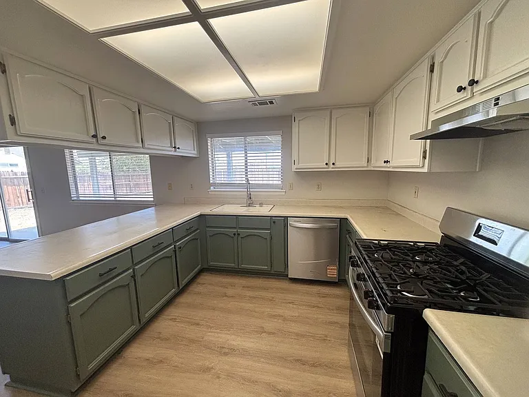 20312 Dean Ct — Photo 10