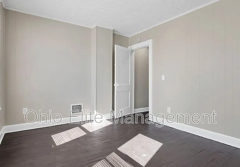 793 E Starr Ave — Photo 24