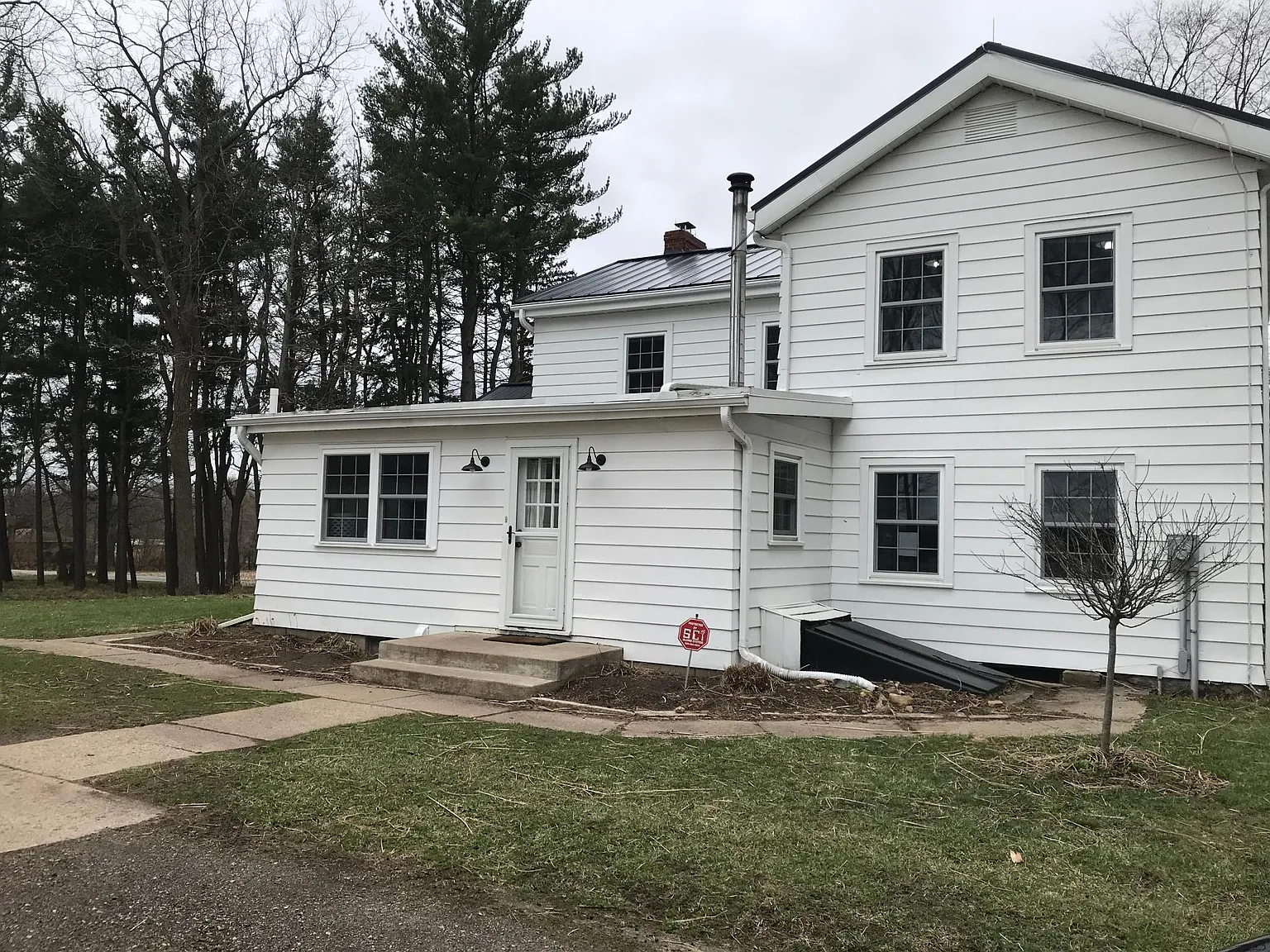 4 bed, 2519 sqft, $3,500 — Photo 3