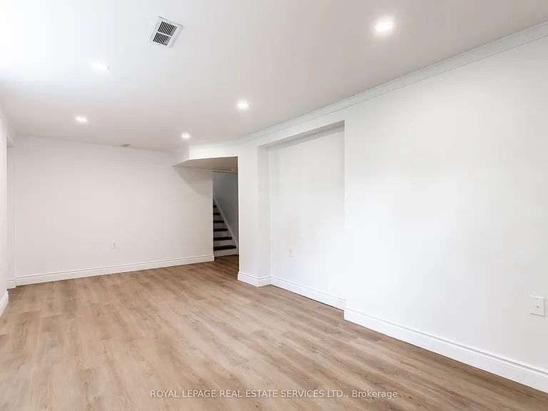 227 Lakeshore Rd W #2 — Photo 12