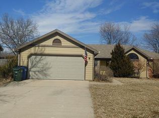 3920 Stetson Dr, Lawrence, KS 66049