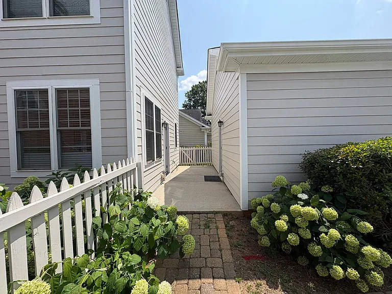 210 Anderson St — Photo 13