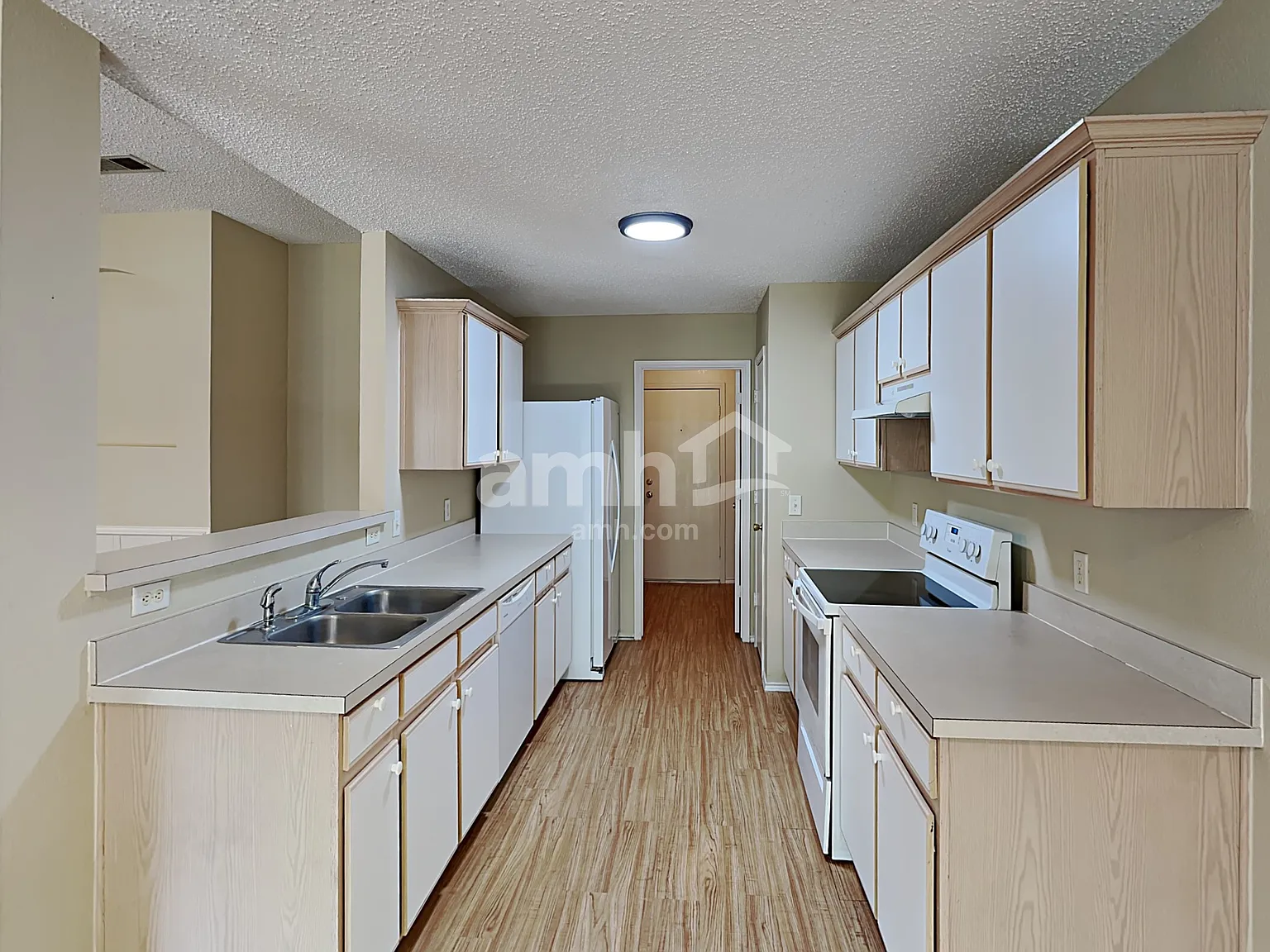 4 bed, 2.0 bath, 1467 sqft, $2,325 — Photo 3
