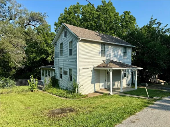 400 S 11th St, Leavenworth, KS 66048