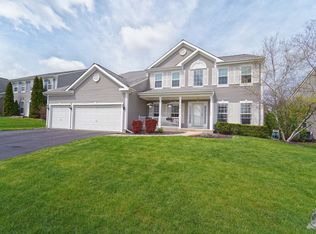 248 Cross Creek Ln, Lindenhurst, IL 60046