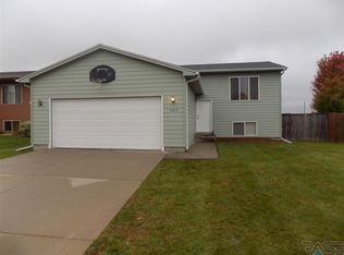 709 S Tanglewood Ave, Sioux Falls, SD 57106