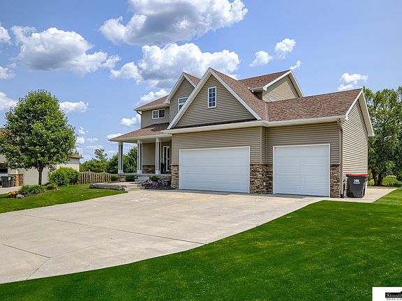 2nd image of 9709 Chateau Cir