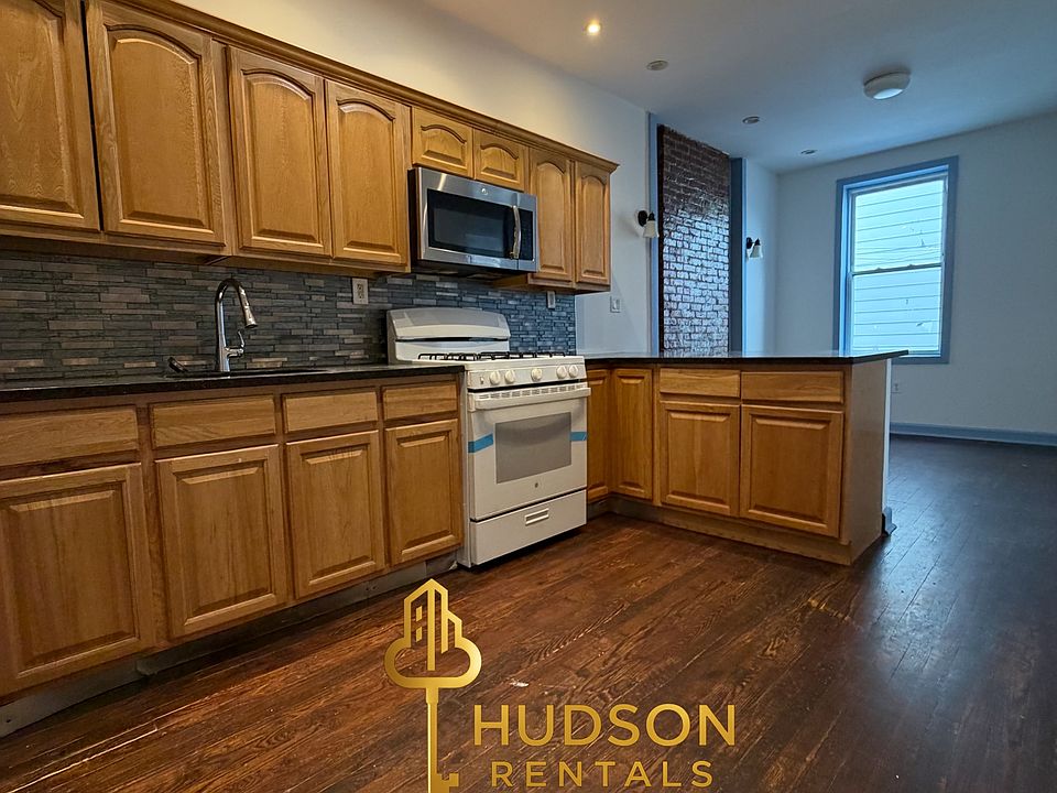 1st image of 93 Grant Ave #3