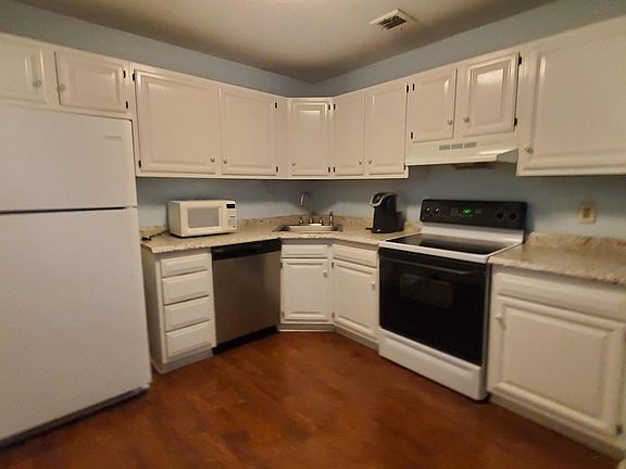 5th image of 610 Twin Circle Dr #610