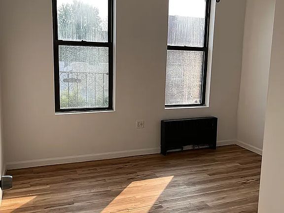 5th image of 209 21st St APT 7