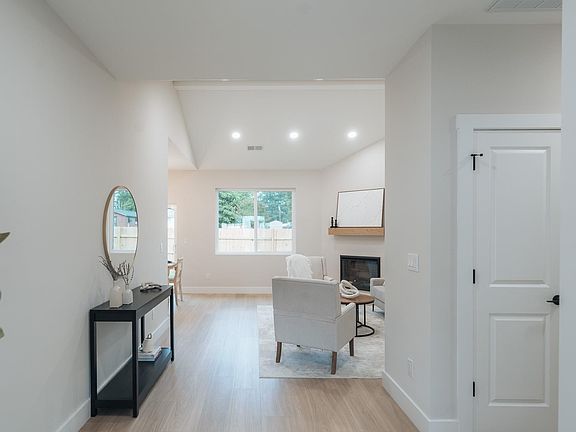 4th image of 100 Cottage St