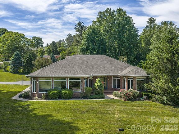 2nd image of 39 Beaumont Dr