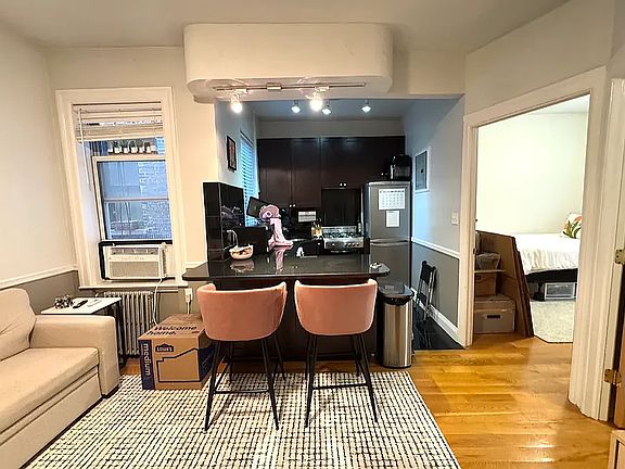 2nd image of 42 Bank St APT 21