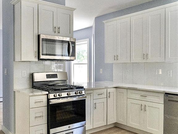 3rd image of 40 Mansfield St #2A