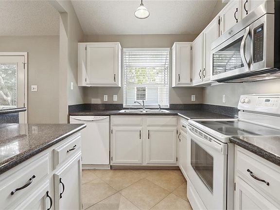 4th image of 917 Old Metairie Pl