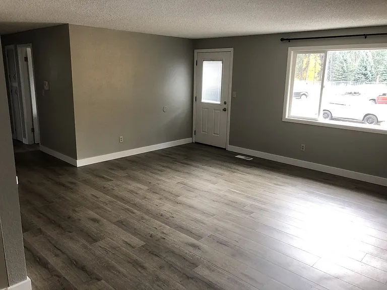 901 W Lacrosse Ave — Photo 4