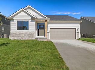 1415 Locust St, Waukee, IA 50263