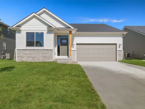 1415 Locust St, Waukee, IA 50263