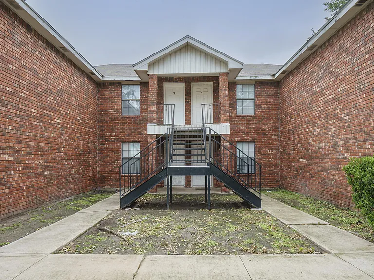 1918 Angus St S #3 — Photo 32