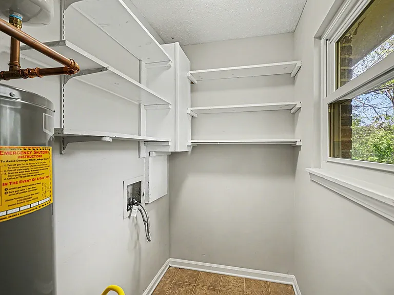 3670 Goodwin Rd — Photo 10