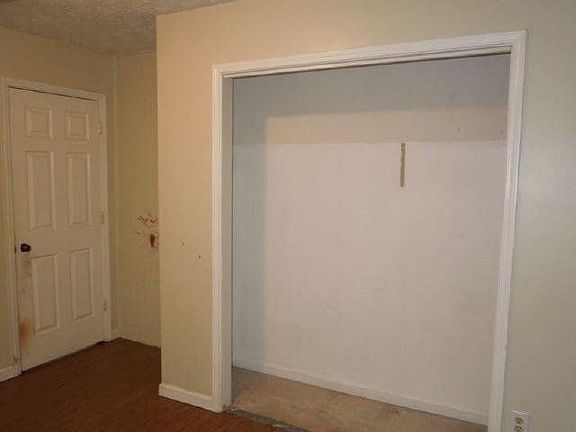 4th image of 222 Goshen Ln