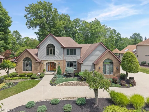 10683 Tudor Cir, North Royalton, OH 44133