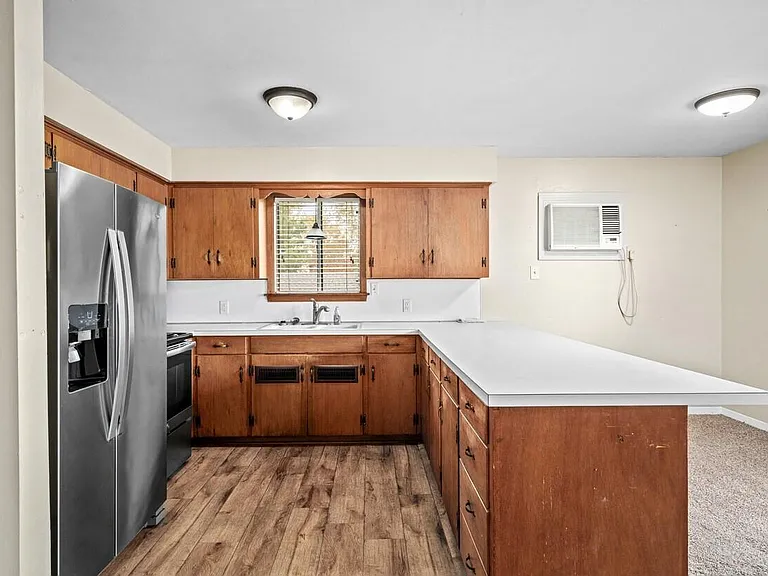 401 E Main St — Photo 50
