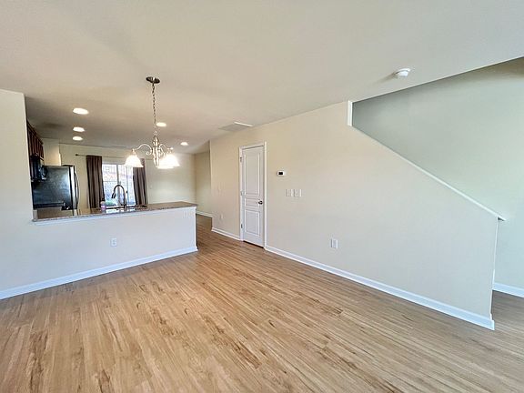 3rd image of 100 Stratford Lakes Dr Unit 382