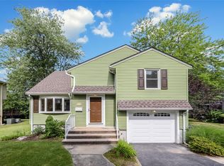 391 Burnet Pl, Paramus, NJ 07652