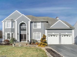 5 Dickinson Ct, Ledgewood, NJ 07852