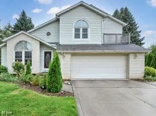 1924 Ridgehurst Dr, Wickliffe, OH 44092