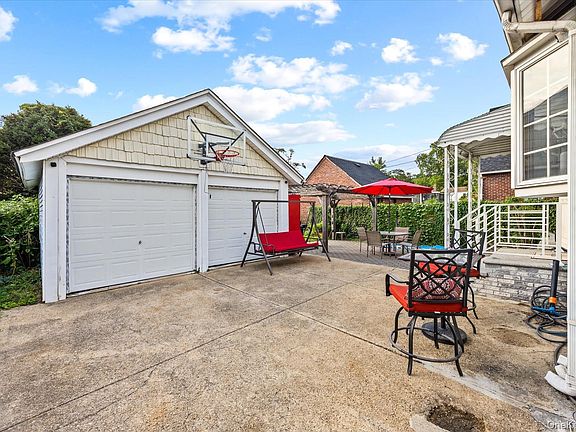 4th image of 42 N Corona Avenue
